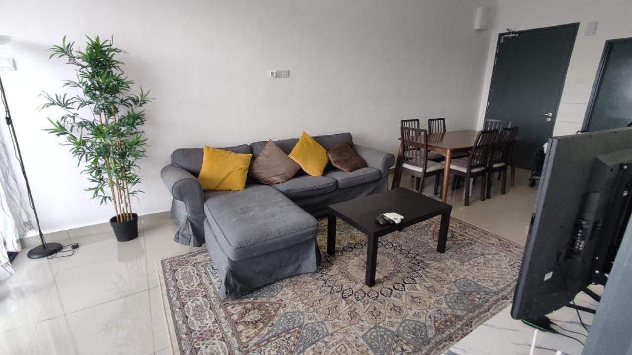 Comfort Bedroom @ Aera Residence Petaling Jaya Exterior photo